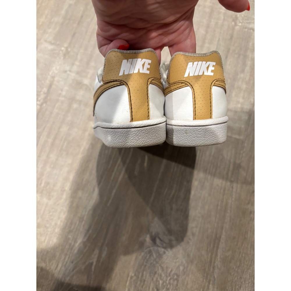 Nike Court Royale Sneakers White Gold Hook and Loop Strap Youth Size 1.5 - Picture 3 of 8